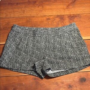 Dark academia EXPRESS women's black and white shorts size 10 cuffed